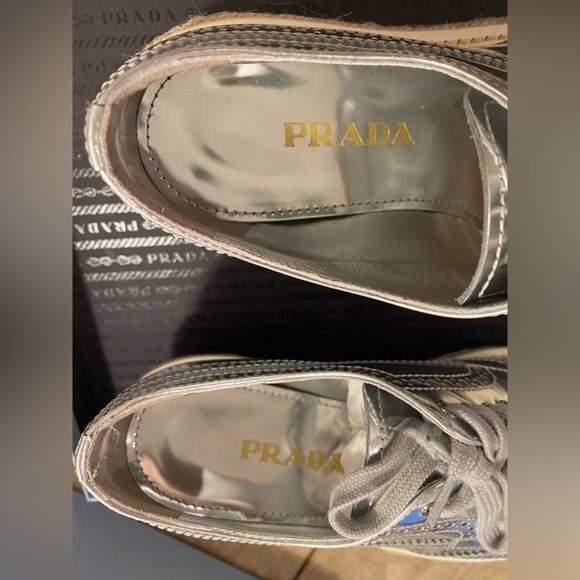 Prada - Picture 2 of 5